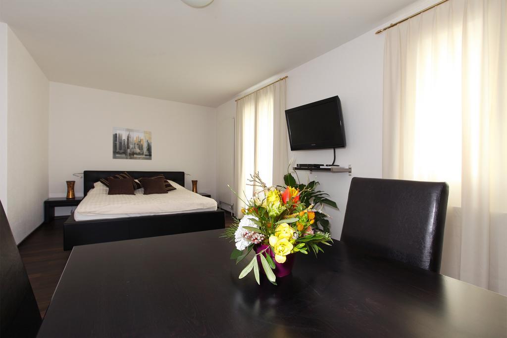 Swiss Star Guesthouse District 3 - Contactless Self Check-In Zürich Rum bild